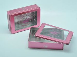 Kotak segi empat yang timah dengan tingkap